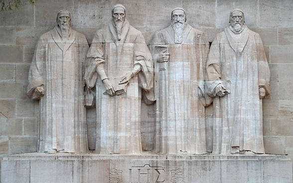 Das Reformationsdenkmal in Genf zeigt die Reformatoren Guillaume Farel, Johannes Calvin, Théodore de Bèze und John Knox.