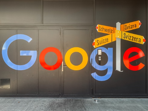 壁にGoogleの文字が書かれたチューリヒにあるGoogleの社屋。