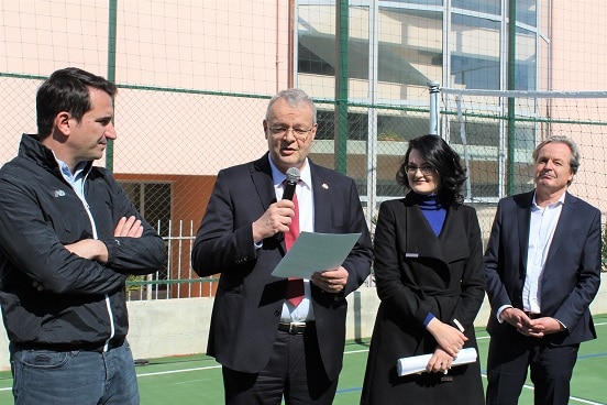 Swiss Ambassador Adrian Maître (centre) with Mayor of Tirana Erion Veliaj (left) at the inauguration of sport facilities in the suburb of Kashar. 