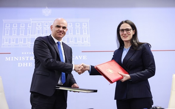 Federal Councillor Alain Berset with Albania's Minister of Finance and Economy Delina Ibrahimaj after signing of social insurance agreement.