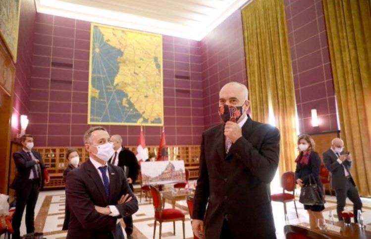 Federal Councilor Ignazio Cassis met with Albania's President Ilir Meta, Prime Minister Edi Rama and Acting Minister for Europe and Foreign Affairs Gent Cakaj. He met also the Minister for Reconstruction Arben Ahmetaj and visiteted houses renovated in Shijak with Swiss support. 