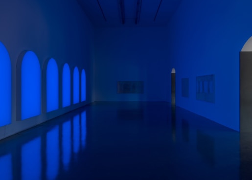 Pamela Rosenkranz: Alien Blue Window, 2017 (Installationsansicht Alien Culture, GAMeC, Bergamo)
