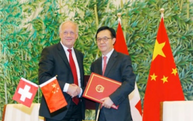Swiss Federal Councillor Johann Schneider-Ammann and Chinese Minister of  Commerce Gao Hucheng, July 6th 2013