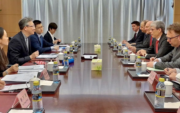 2023年3月13日北京,瑞士联邦外交部助理国务秘书史伦博与中国外交部欧洲司司长王鲁彤会谈