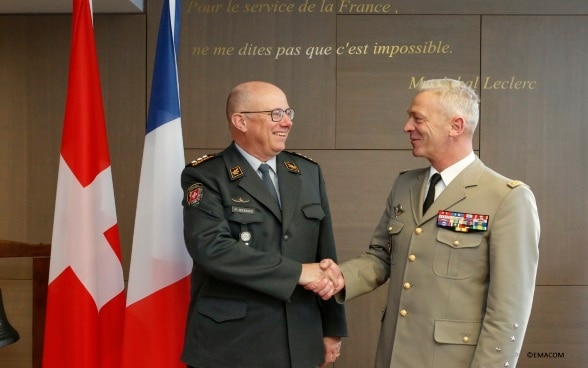 Le Commandant de corps Philippe Rebord, chef de l’Armée, et le Général François Lecointre, chef d’état-major des armées françaises