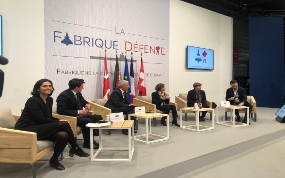 Visite de la Conseillère fédérale Viola Amherd à La Fabrique Défense à Paris