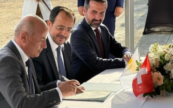 President of the Republic of Cyprus, H.E. Mr. Nikos Christodoulides, H.E. Ambassador of Switzerland in Cyprus Christoph Burgener and Dr. Nicolas Ioannidis, Deputy Ministry of Migration and International Protection, while participating in the foundation stone ceremony, formally marking the beginning of the construction of the Asylum Service HQ.