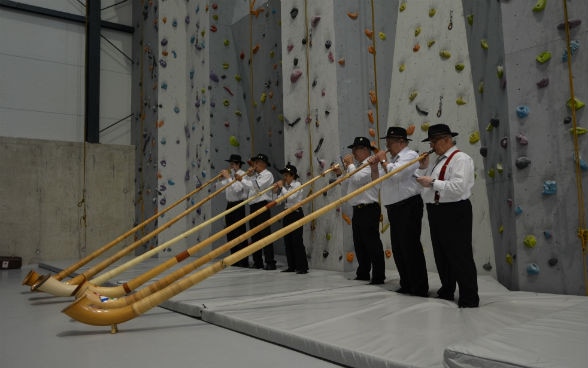 The delegation from the Alphorn Academy of Switzerland in front of the climbing wall © by Embassy of Switzerland