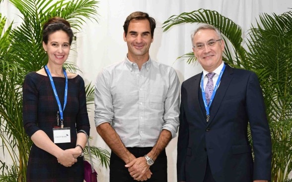Roger Federer with Dr. Yulia Gusynina Paroz and Ambassador Jean-François Paroz ©Embassy of Switzerland in Japan