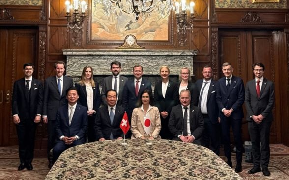 In Tokyo, National Council President Maja Riniker and her delegation are received by Fukushirō Nukaga, Speaker of the House of Representatives.