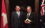 Rt. Hon. Winston Peters, MP, Leader of the New Zealand First Party, with Ambassador David Vogelsanger © FDFA