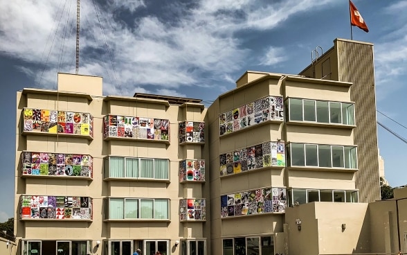 El edificio de la Embajada en Lima