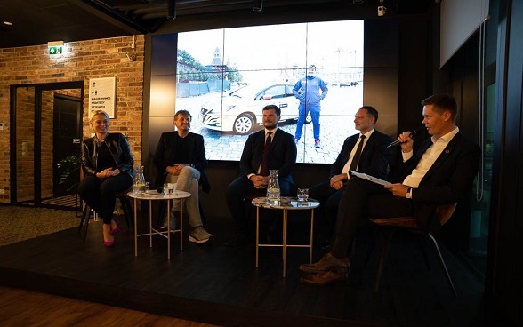 Cleantech Wanderausstellung - Diskussionsrunde zum Thema E-Mobilität