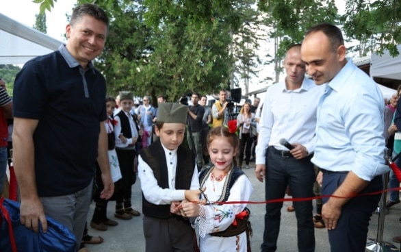 Veselin Despotović, predsednik Udruženja, i Nenad Popović, direktor Regionalne razvojne agencije, na otvaranju Kraljevske vinarije