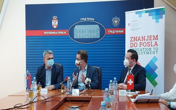 Agreement signing between the City of CaCak and the Swiss-Serbian E2E project 