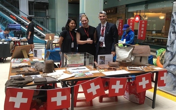 Swiss designer Sabina Brägger (center) with chinese-english translator Rojin Chen (left) and Academic Intern of the Trade Office of Swiss Industries Remo Landolt (right)