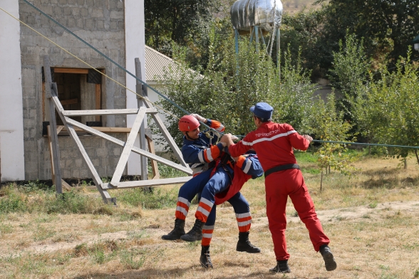 During the Search-and-Rescue Exercise, the CoES team demonstrated search and rescue skills with consideration of gender, age, health status and other limitations.