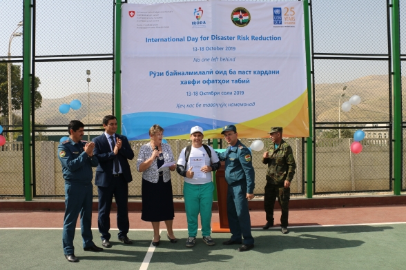 Juveniles played different games and at the end of the event were awarded with diplomas and gifts by the CoES, UNDP and SDC.