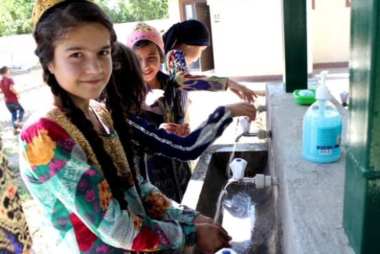 У школьников района Рудаки теперь есть доступ к безопасной питьевой воде