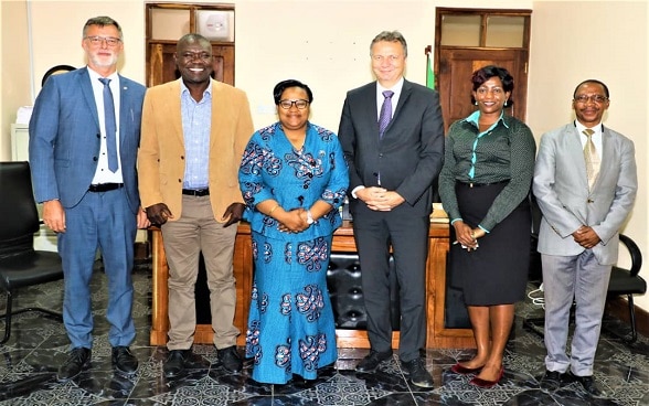 Group photo - meeting with the Ministry of  Natural Resources and Tourism