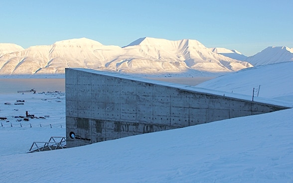 Ein Bunker in einer arktischen Landschaft