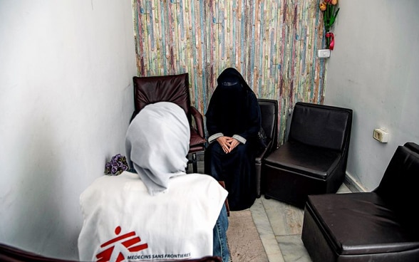 À Irbid, dans le nord de la Jordanie, l'ONG Médecins sans frontières gère une clinique où les réfugiés peuvent parler de leurs problèmes psychologiques.