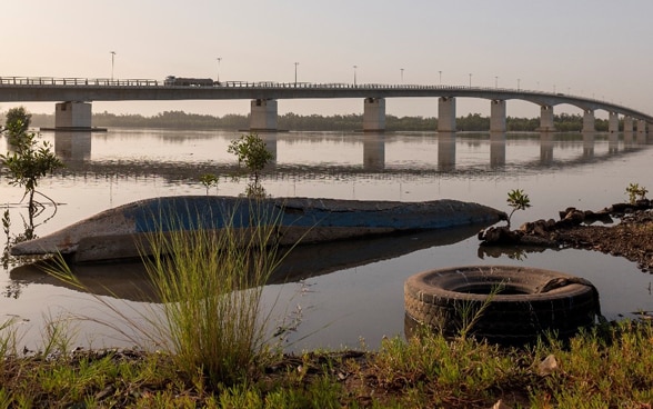 Die Farafenni-Brücke über den Gambia. 