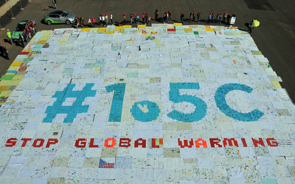Une mosaïque composée de quelque 54’000 cartes confectionnées par des enfants et des adolescents du monde entier a été exposée à Marrakech en automne 2016 pour faire entendre la voix des jeunes dans la lutte contre le changement climatique.