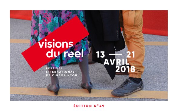 L’affiche annonce la prochaine édition du festival Visions du Réel, du 13 au 21 avril 2018. Une femme dans une robe à fleurs et un homme en pantalon beige sur le site du festival.