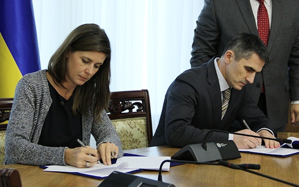 Signing the assistance agreement between ICAR and Ukraine.