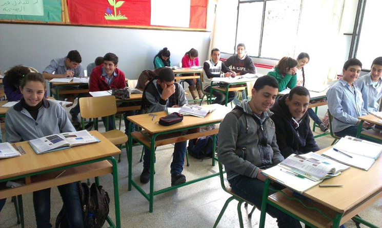 a classroom full of girls and boys.