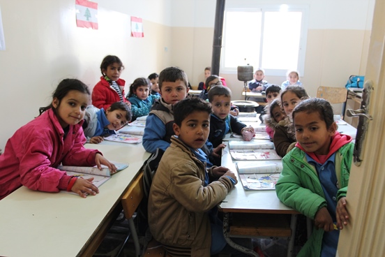 Las escuelas rehabilitadas permiten a los alumnos, tanto libaneses como sirios, seguir las clases en las mejores condiciones. © COSUDE 