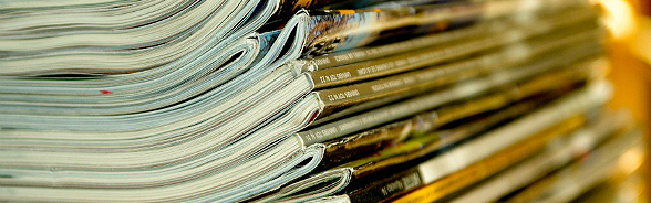 Pile de journaux et de magazines