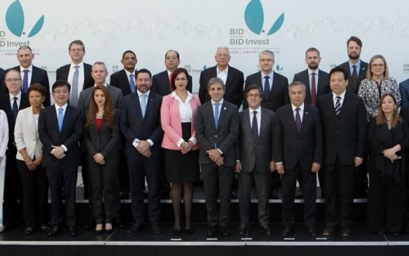 Mitglieder der IDB portraitieren an Jahresversammlung 2018 in Argentinien.