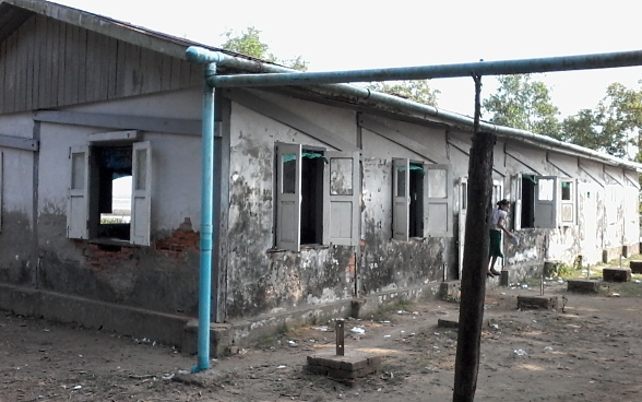 La scuola elementare a Pan Zin Maw prima della ricostruzione.