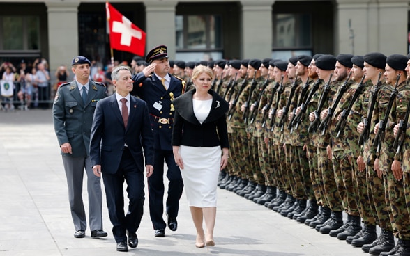 Il Consiglio federale accoglie la presidente della Repubblica slovacca Zuzana Čaputová e la delegazione slovacca presso Palazzo federale a Berna.