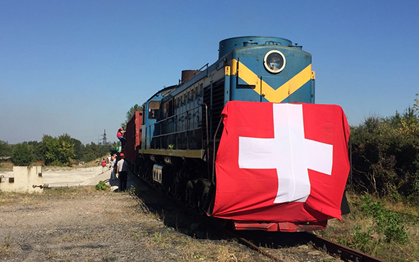 Switzerland has sent a further aid consignment to eastern Ukraine, comprising 3,500 tonnes of quartz sand for filtering water.