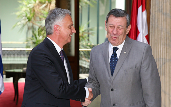 Bundesrat Didier Burkhalter und der uruguayische Aussenminister Rodolfo Nin Novoa bei ihrem Treffen in Montevideo.