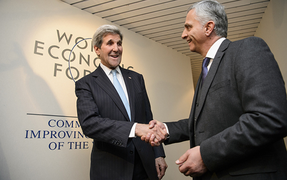 Bundesrat Didier Burkhalter mit US-Aussenminister John Kerry © Kestone