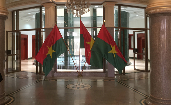 Bundesrat Didier Burkhalter trifft neu gewählten Präsidenten Roch Marc Christian Kaboré, Burkina Faso.