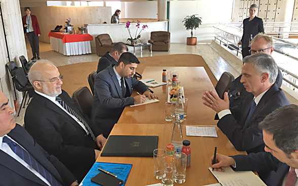 Iraqi Foreign Minister Ibrahim al-Jaafari and Federal Councillor Didier Burkhalter hold a meeting on the margins of the 34th session of the Human Rights Council.