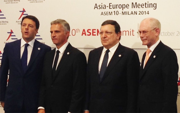 Le président de la Confédération Didier Burkhalter avec Matteo Renzi, premier ministre italien, José Manuel Barroso, président de la Commission européenne, et Herman Van Rompuy, président permanent du Conseil européen, lors du sommet 2014 de l’ASEM à Milan. © DFAE