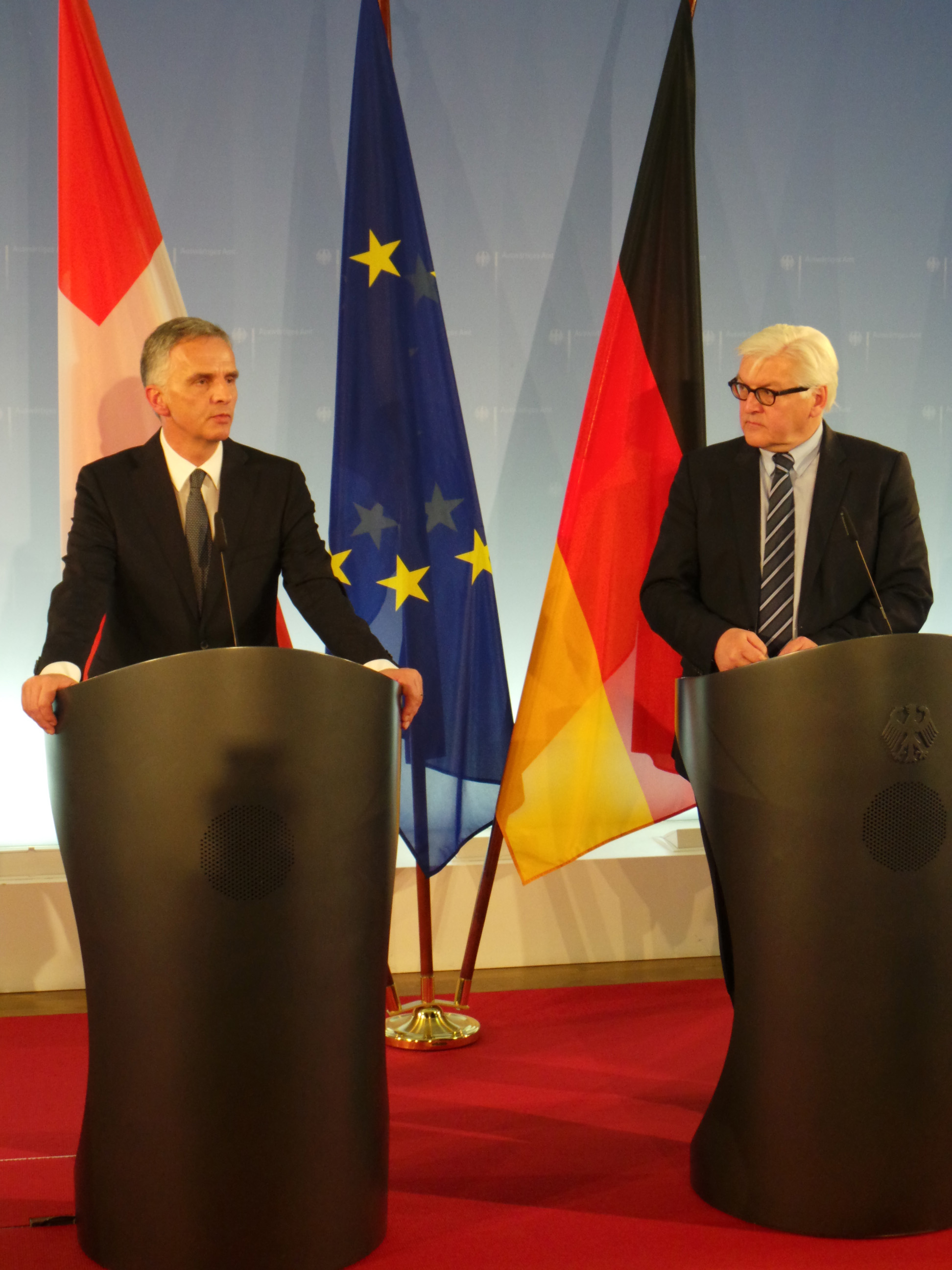 Didier Burkhalter con il ministro degli affari esteri Frank-Walter Steinmeier.