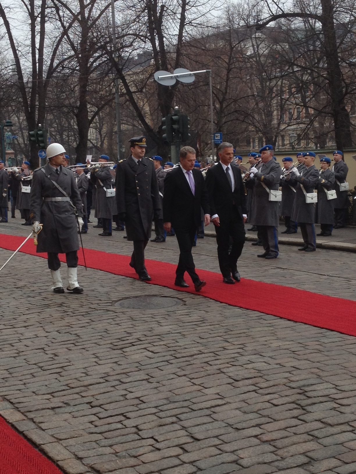 DidIer Burkhalter and Sauli Niinistö during the military honours.