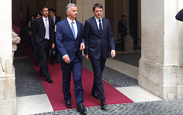 Didier Burkhalter and Matteo Renzi on a red carpet.
