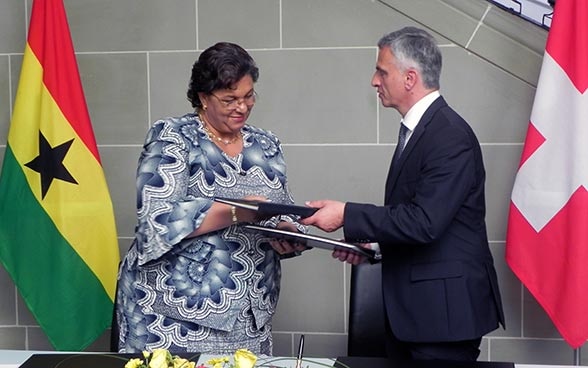 M. Didier Burkhalter et la ministre ghanéenne des affaires étrangères Hanna Serwaa Tetteh. © DFAE