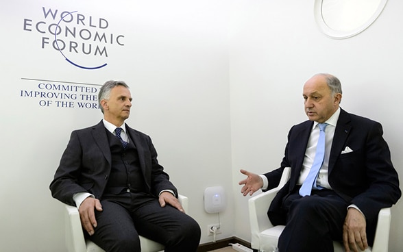 Le conseiller fédéral Didier Burkhalter et le ministre français desaffaires étrangères Laurent Fabius.