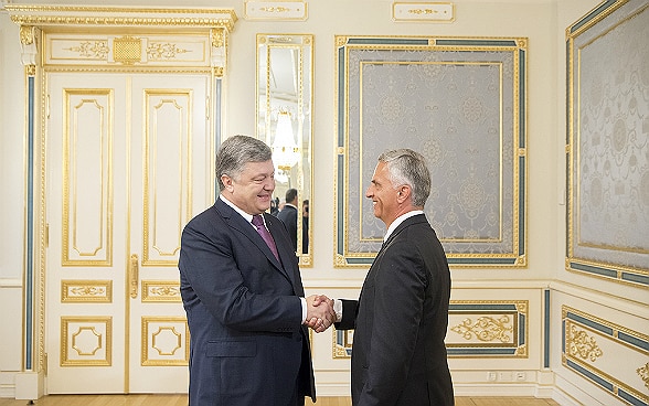 Rencontre entre le chef du DFAE Didier Burkhalter et le président ukrainien Petro Porochenko pour des entretiens bilatéraux.