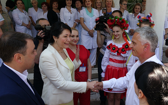 Didier Burkhalter is greeted by a local delegation.