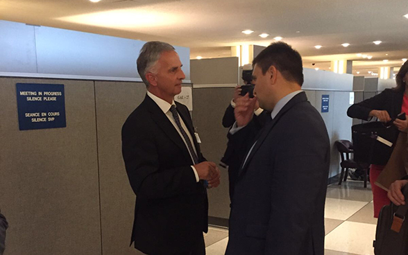 Bundesrat Didier Burkhalter unterhält sich mit Pavlo Klimkin, Aussenminister der Ukraine.